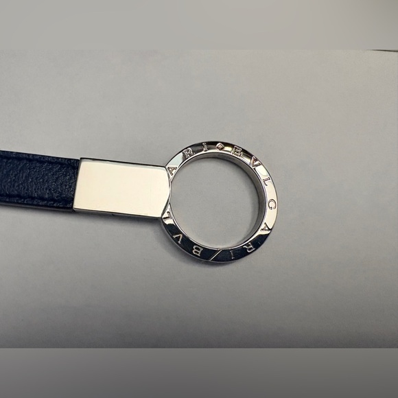Authentic BVLGARI Navy Leather Key Ring – Box & Certificate of Authenticity - Picture 4 of 9